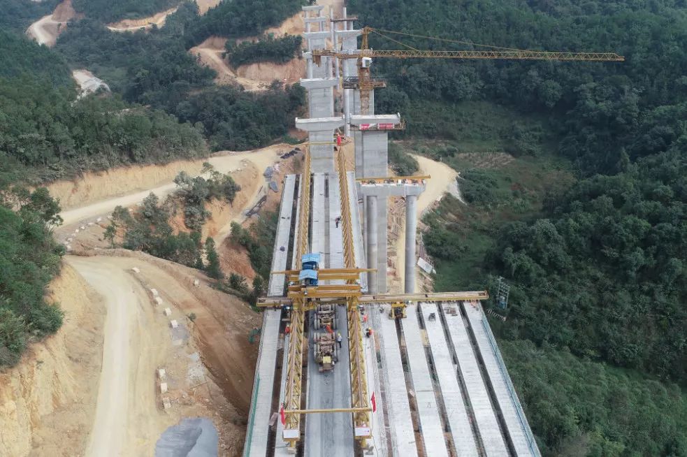 吉廣高速建設(shè)新動態(tài)，科技驅(qū)動重塑出行體驗新篇章